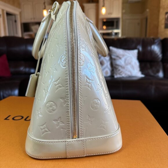 Louis Vuitton Monogram Vernis Blanc Corail Alma GM Satchel - Picture 4 of 15